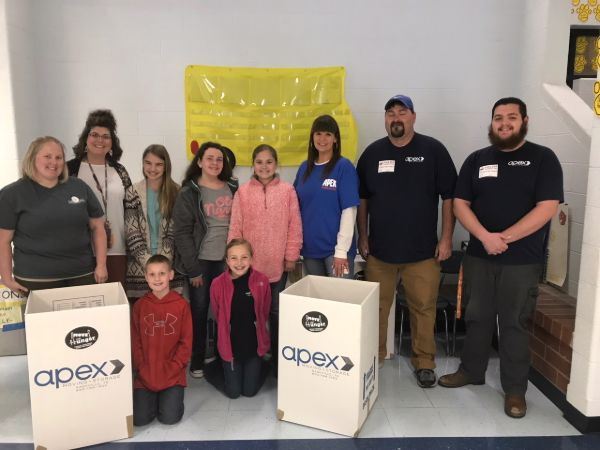 VanleerElementarySchoolFoodDrive2018_ApexMoving+Storage (6).jpg