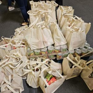 CORT and Move For Hunger Collect Meal Kits for Donations